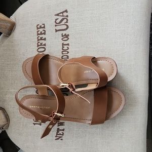 Tommy Hilfiger tan wedge sandals